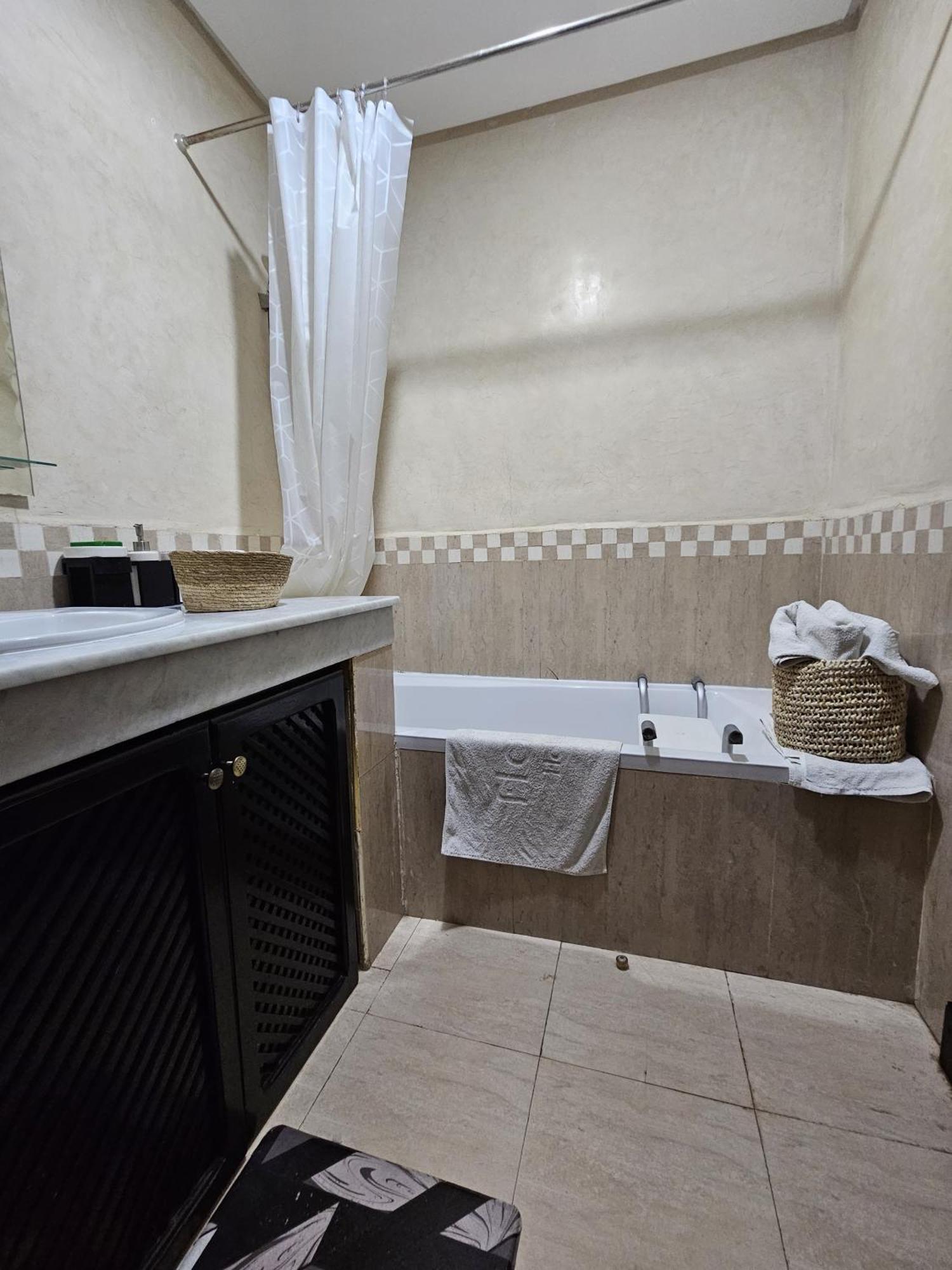 Appartement Douillet Au Centre Gueliz Marrakesh Exterior foto